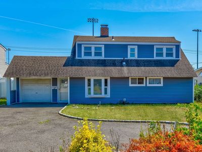 85 Chimney Ln, Levittown, NY, 11756