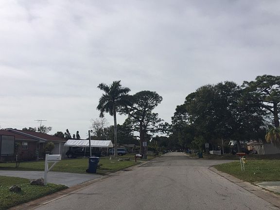 5th image of 415 59th Avenue Dr W