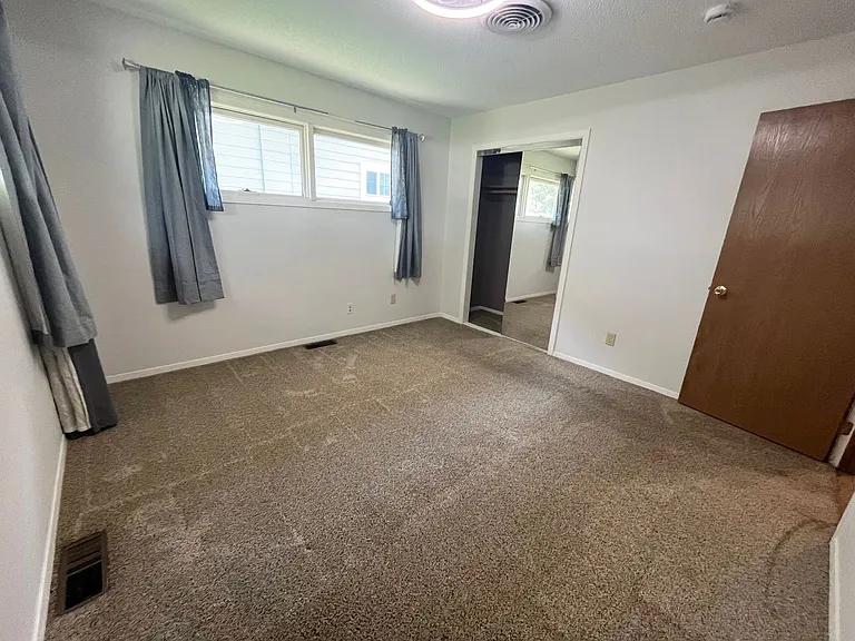 2512 S West Ave — Photo 16