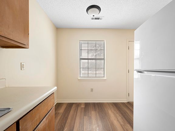 5th image of 1202 Bexley St #C