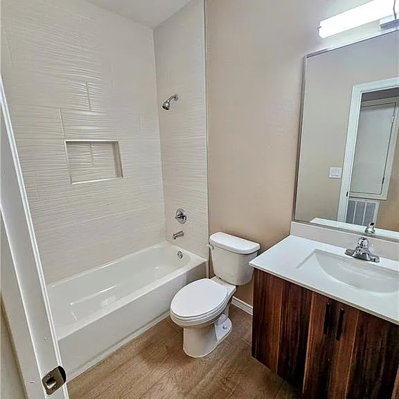 2919 W Driftwood St #1 — Photo 5
