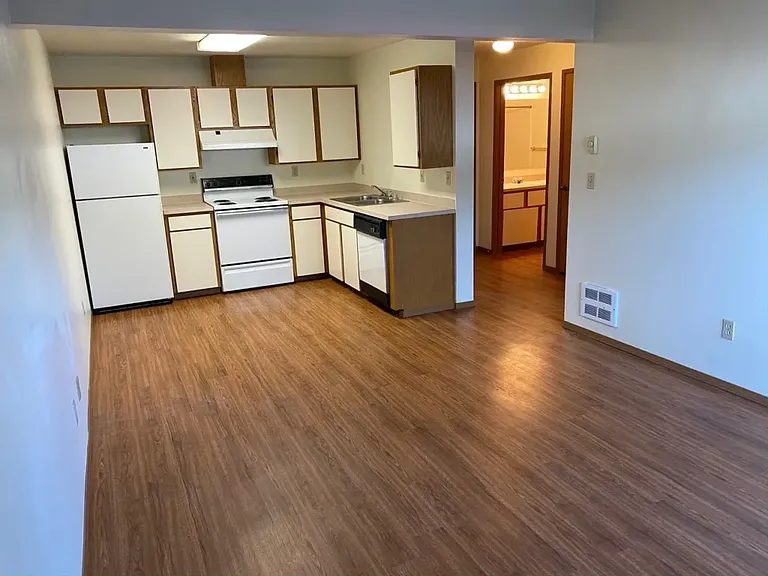 1100 N Alder St — Photo 8