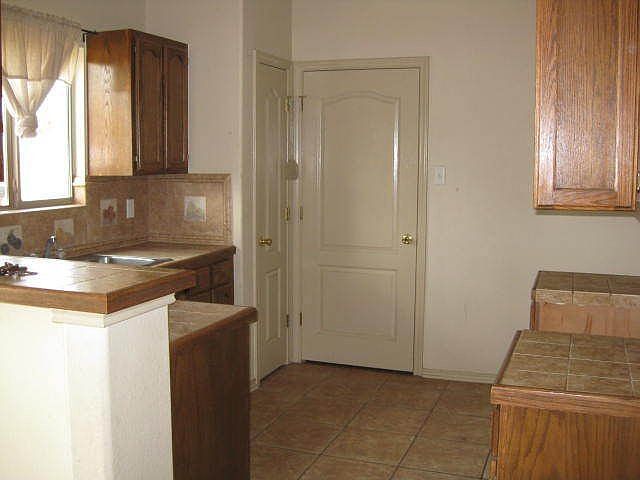 2nd image of 3515 Cuatro Vientos Dr