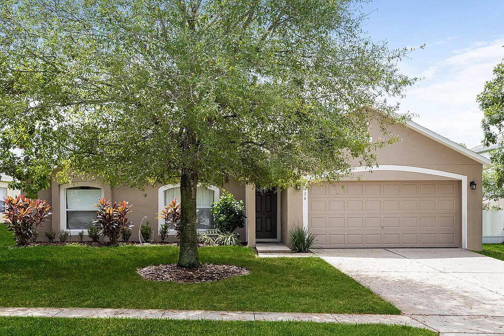 4 bed, 2.0 bath, 1640 sqft, $3,340 — Photo 1