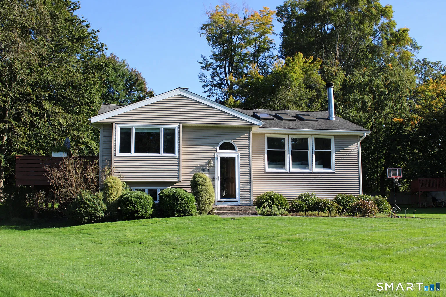 3 bed, 2.5 bath, 2280 sqft, $4,800 — Photo 1