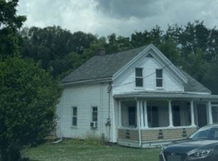 18 Cummings St, Hoosick Falls, NY 12090