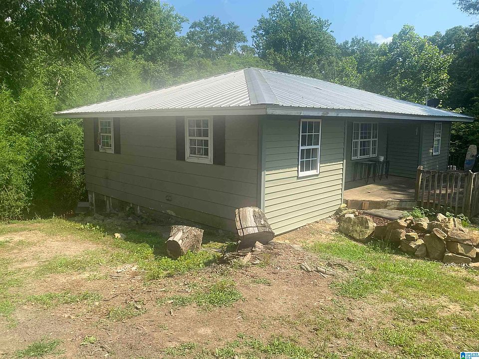 2nd image of 636 Moore Rd