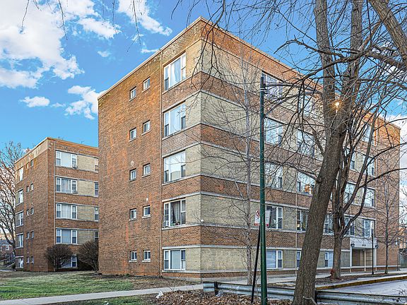 4th image of 2424 W Estes Ave APT 4I