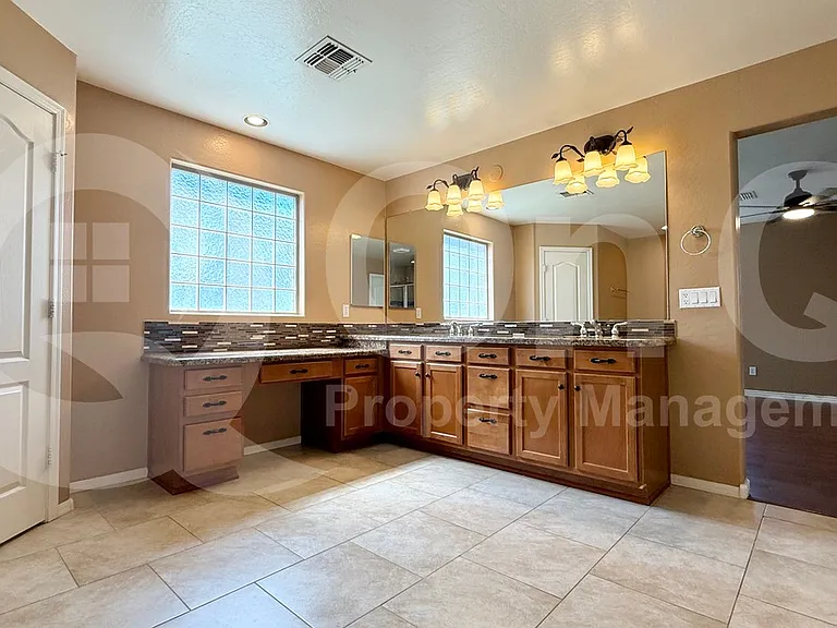 2714 E Birchwood Pl — Photo 12