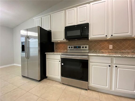 3rd image of 1009 Wainright Dr