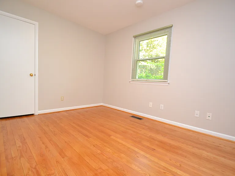 806 Kingswood Dr — Photo 23