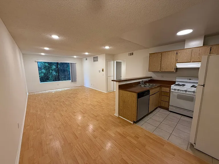 Park Edgecliffe Apartment Community — Photo 1