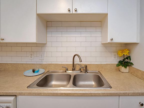 5th image of 3591 KERNAN Boulevard #523