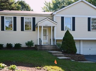 2068 Garth Ct, Naperville, IL 60565