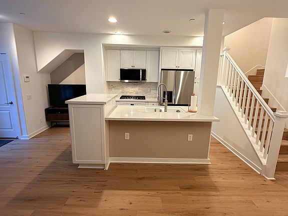 4th image of 5405 W 149th Pl Unit 10