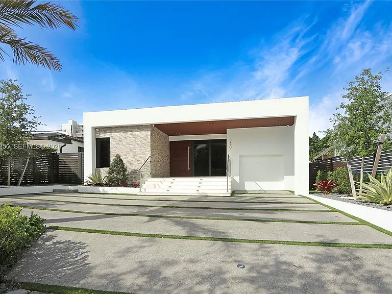 330 SW 19th Rd — Photo 2