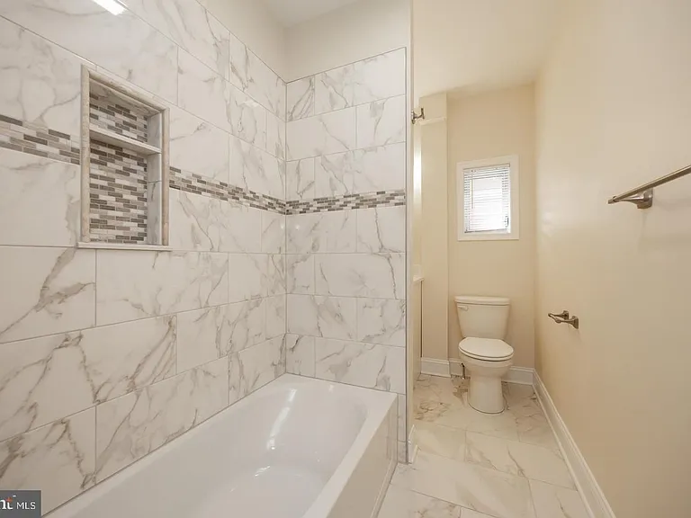 325 W Barnard St W — Photo 12
