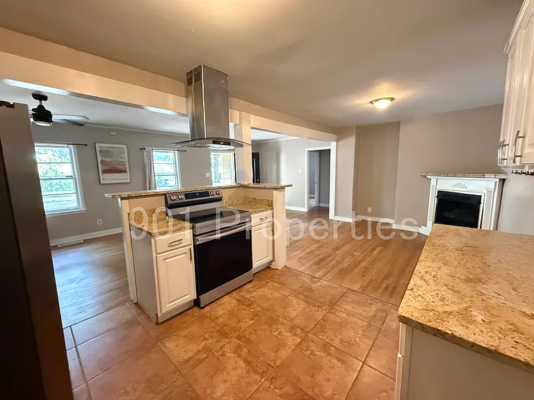 4850 Flamingo Rd — Photo 3