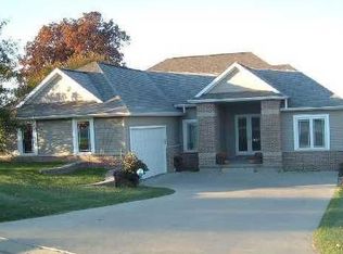 878 Shade Tree Ct, Lisbon, IA 52253
