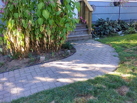 Elegant Brick Wake to Entry