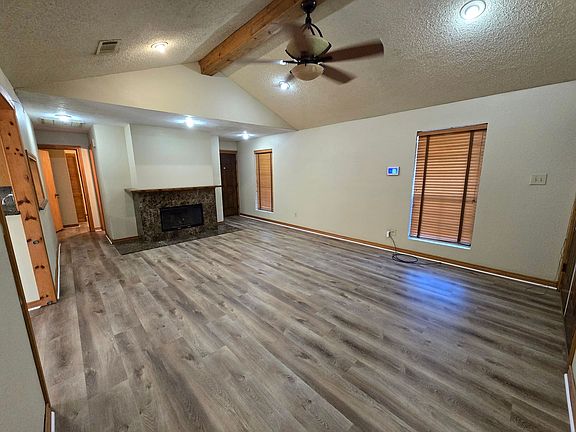 4th image of 822 Camellia Ct