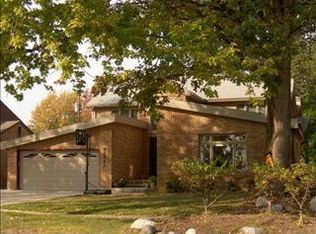 25421 Scotia Rd, Huntington Woods, MI 48070