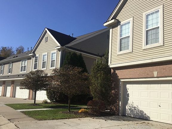 3rd image of 2246 Pinecroft Dr #217