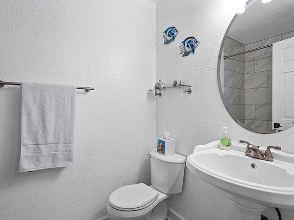 5th image of 195 Brownwood Cir