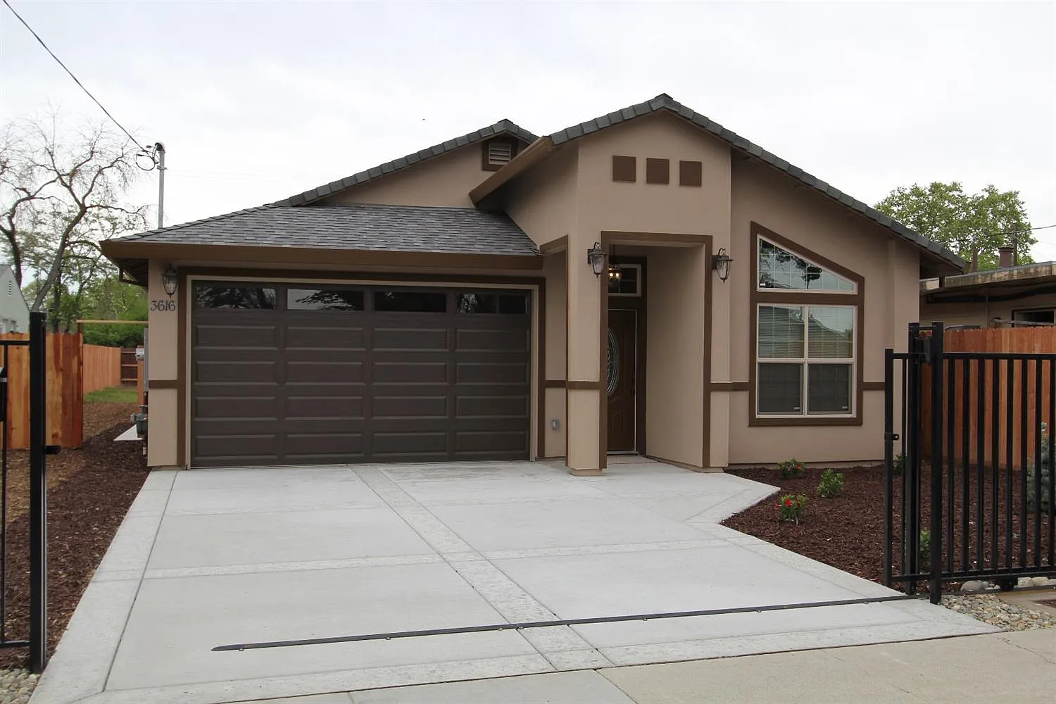 3616 Willow St photo 1