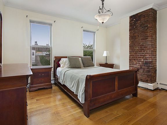 5th image of 64 Van Dyke St