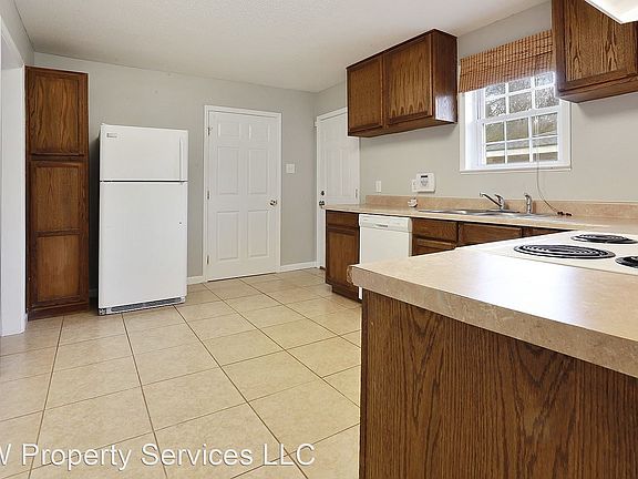 4th image of 1629 Heights Dr