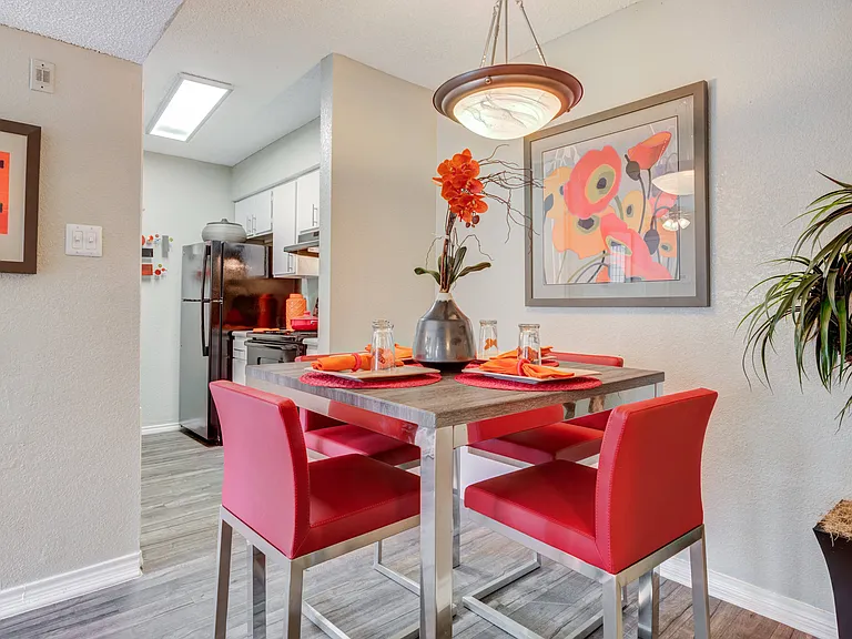 Sausalito Apartments — Photo 11