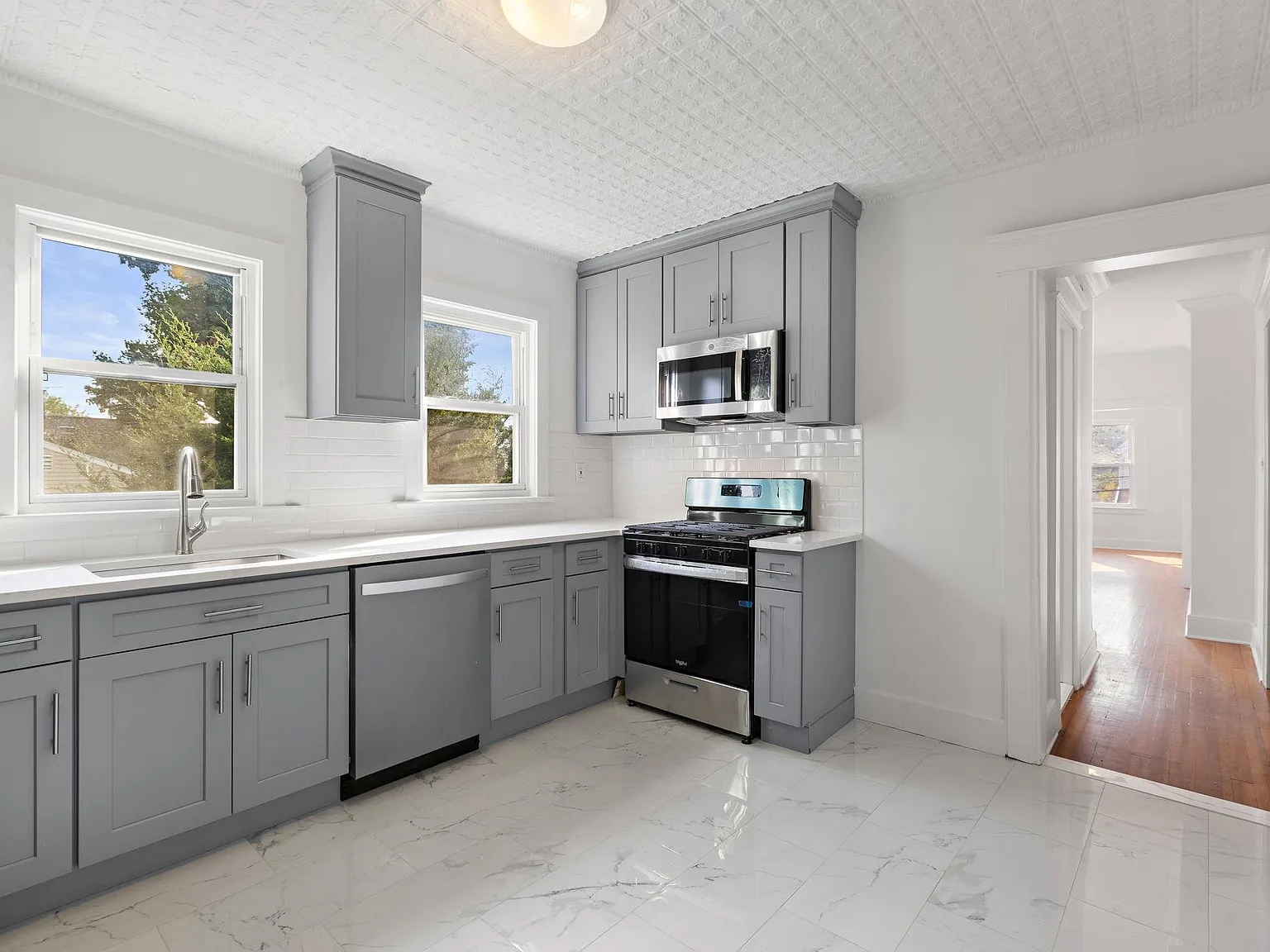 2 bed, 1.0 bath, 1000 sqft, $2,500 — Photo 4