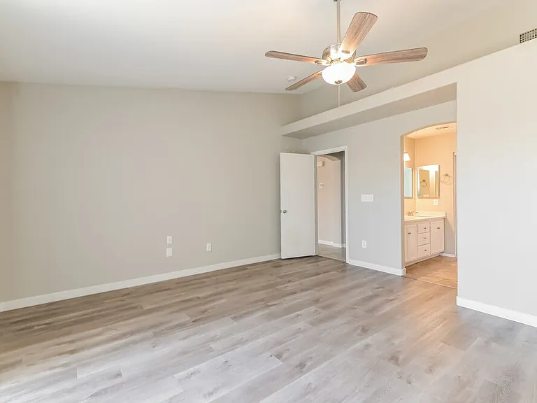 1042 Juniper Ridge Ave — Photo 8