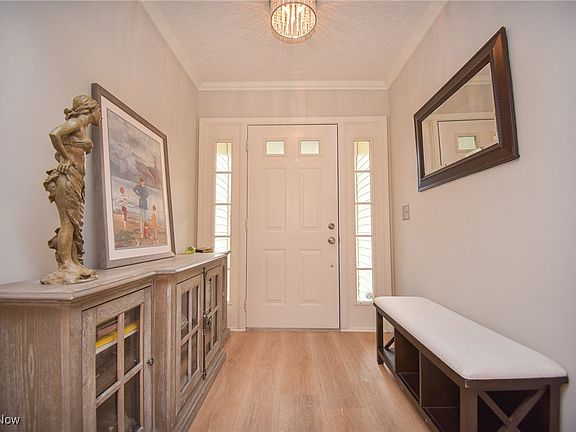 3rd image of 1017 Hillview Way
