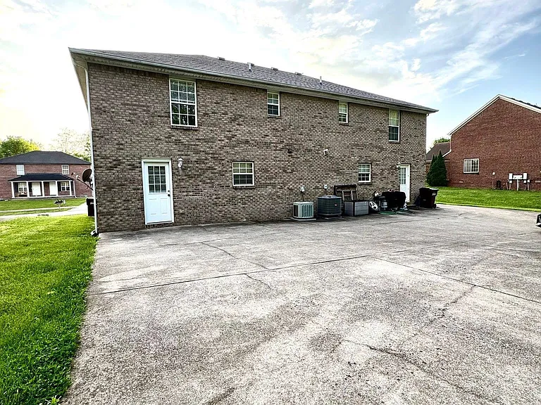 586 Hampton Way #1 — Photo 14
