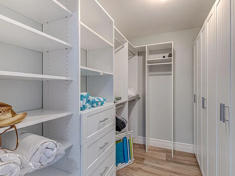 400 Beach Rd #702 — Photo 29