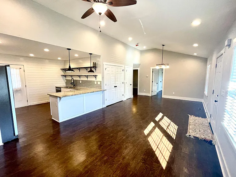 1621 Gilston Ct — Photo 3