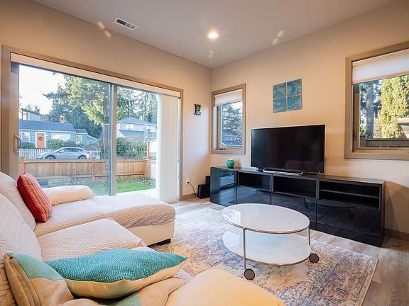 4th image of 12012 Pinehurst Way NE #A