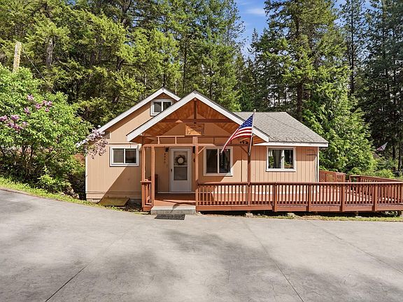 3rd image of 4090 Tamarack Bay Rd