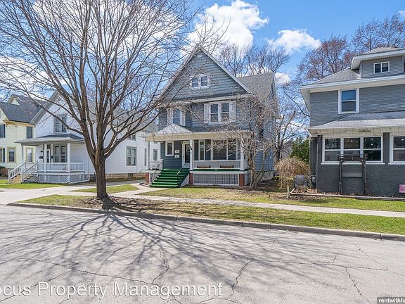 3rd image of 36 Olcott St #1/2