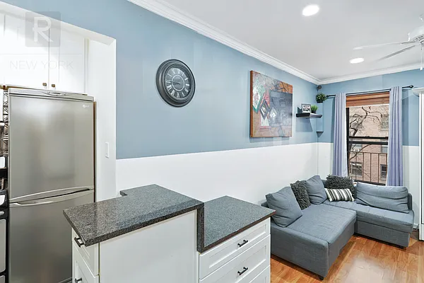 Sold by R New York | media 14