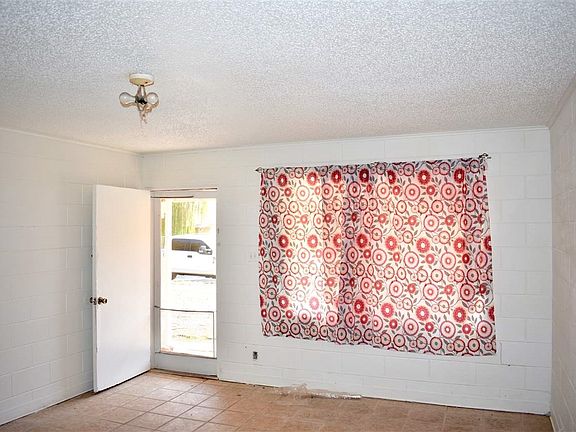 3rd image of 906 N Orchard Ave