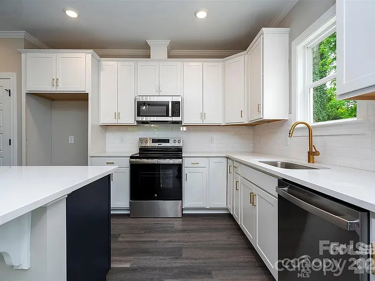 1721 Balfour Ln — Photo 5