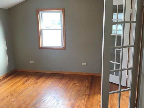 2nd image of 443 W 32nd St