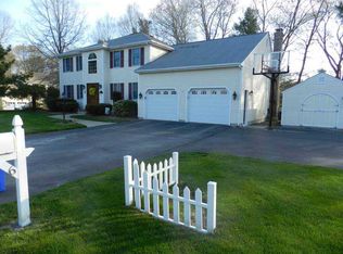 6 Lauretta Ln, Lincoln, RI 02865