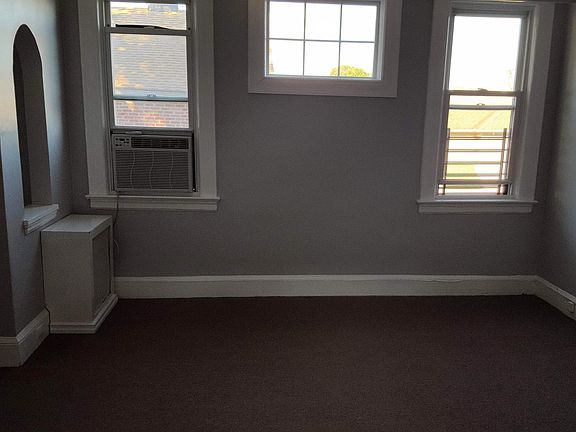 4th image of 18 Macfarland Ave