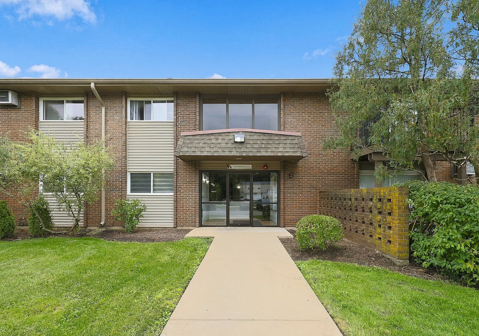 1 bed, 806 sqft, $1,595 — Photo 1