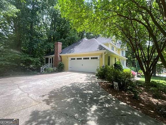 2nd image of 2638 Colony Cir