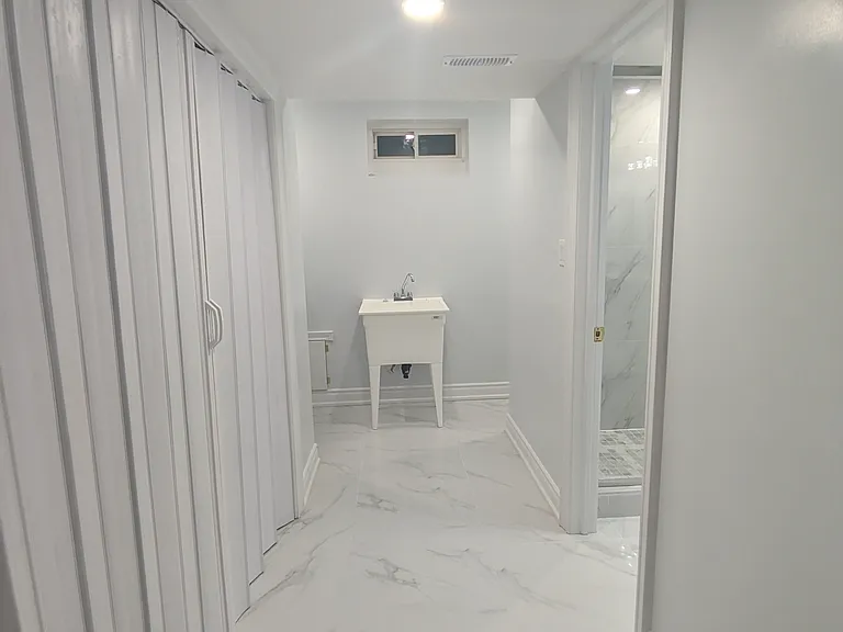 51 Britannia Ave E — Photo 13